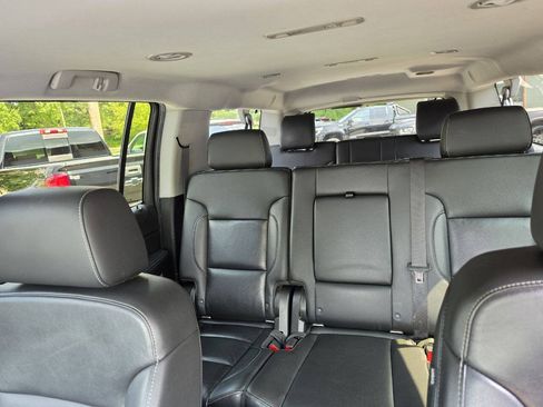 Used 2019 Chevrolet Suburban LT RWD image 9