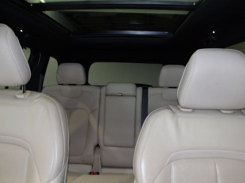 Used 2023 Jeep Grand Cherokee Limited w/ Luxury Tech Group II AWD/4WD image 10