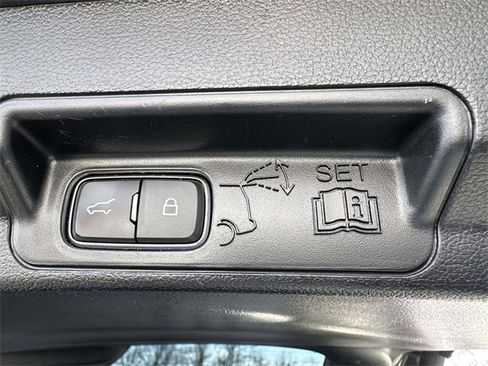 Used 2021 Ford Explorer XLT w/ Equipment Group 202A image 15