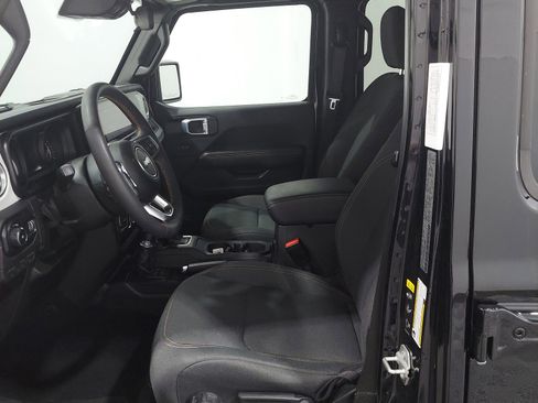 Used 2024 Jeep Wrangler Unlimited Sahara AWD/4WD image 14