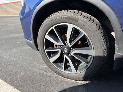 Used 2017 Nissan Rogue SL w/ SL Premium Package AWD/4WD image 9