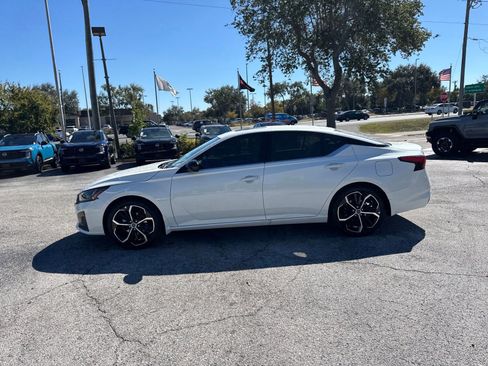 New 2025 Nissan Altima 2.5 SR image 10