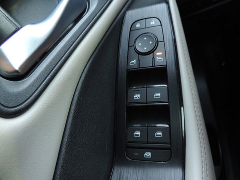 Certified 2024 Nissan Rogue SV image 25