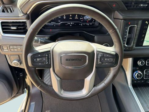 Used 2023 GMC Yukon XL Denali RWD image 16