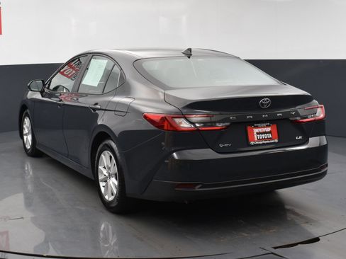 Used 2025 Toyota Camry LE image 3