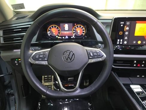 Used 2024 Volkswagen Atlas Peak Edition SE image 15