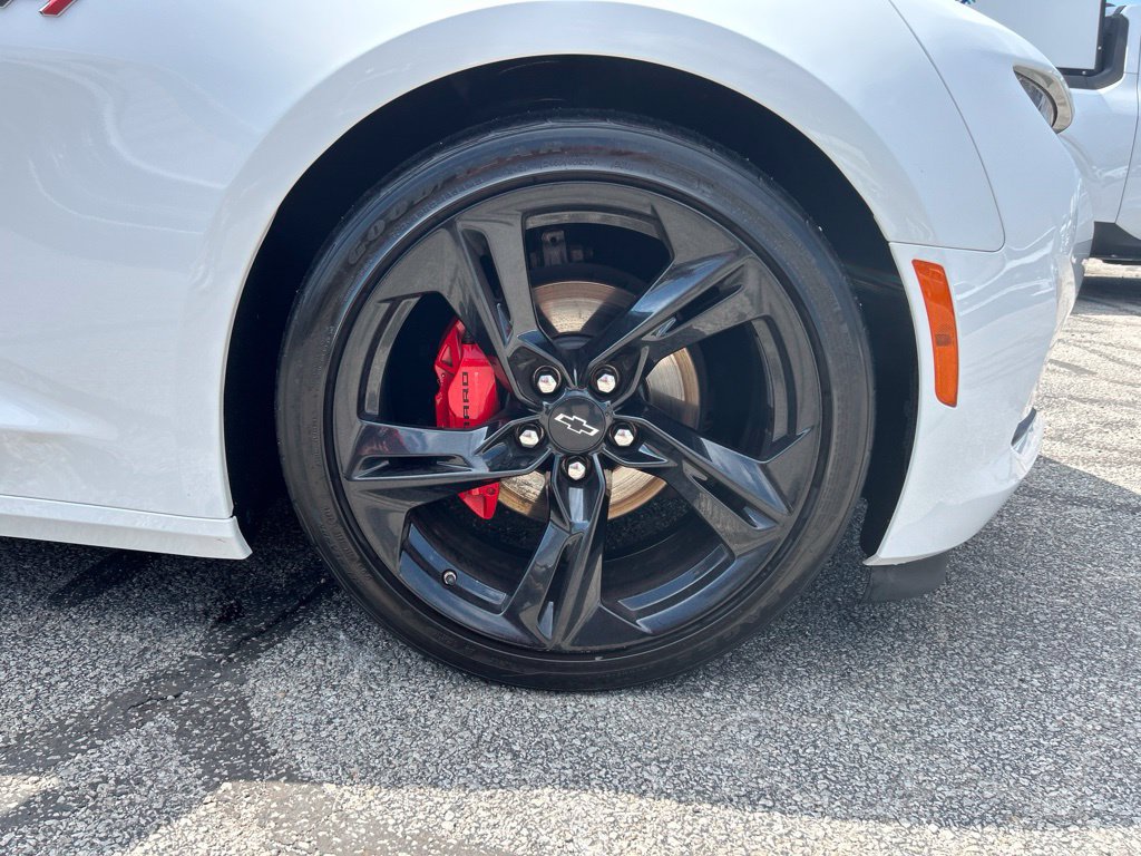 Used 2020 Chevrolet Camaro LT w/ Technology Package RWD image 40