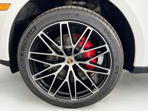 New 2026 Porsche Macan S image 33