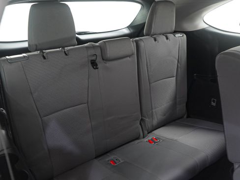 Used 2024 Toyota Highlander LE image 16