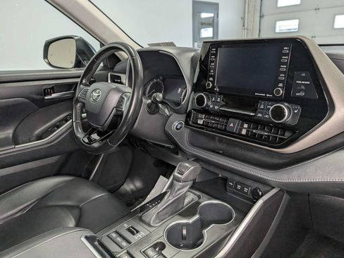 Used 2021 Toyota Highlander XLE AWD/4WD image 44