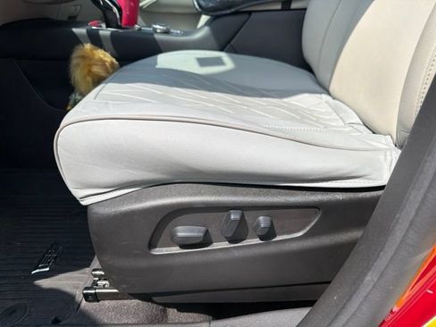 Used 2022 Cadillac XT4 Luxury w/ Cold Weather Package FWD image 6