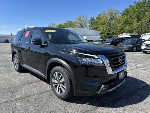Used 2023 Nissan Pathfinder SL AWD/4WD image 11