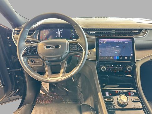 Used 2023 Jeep Grand Cherokee Overland w/ Luxury Tech Group IV AWD/4WD image 31