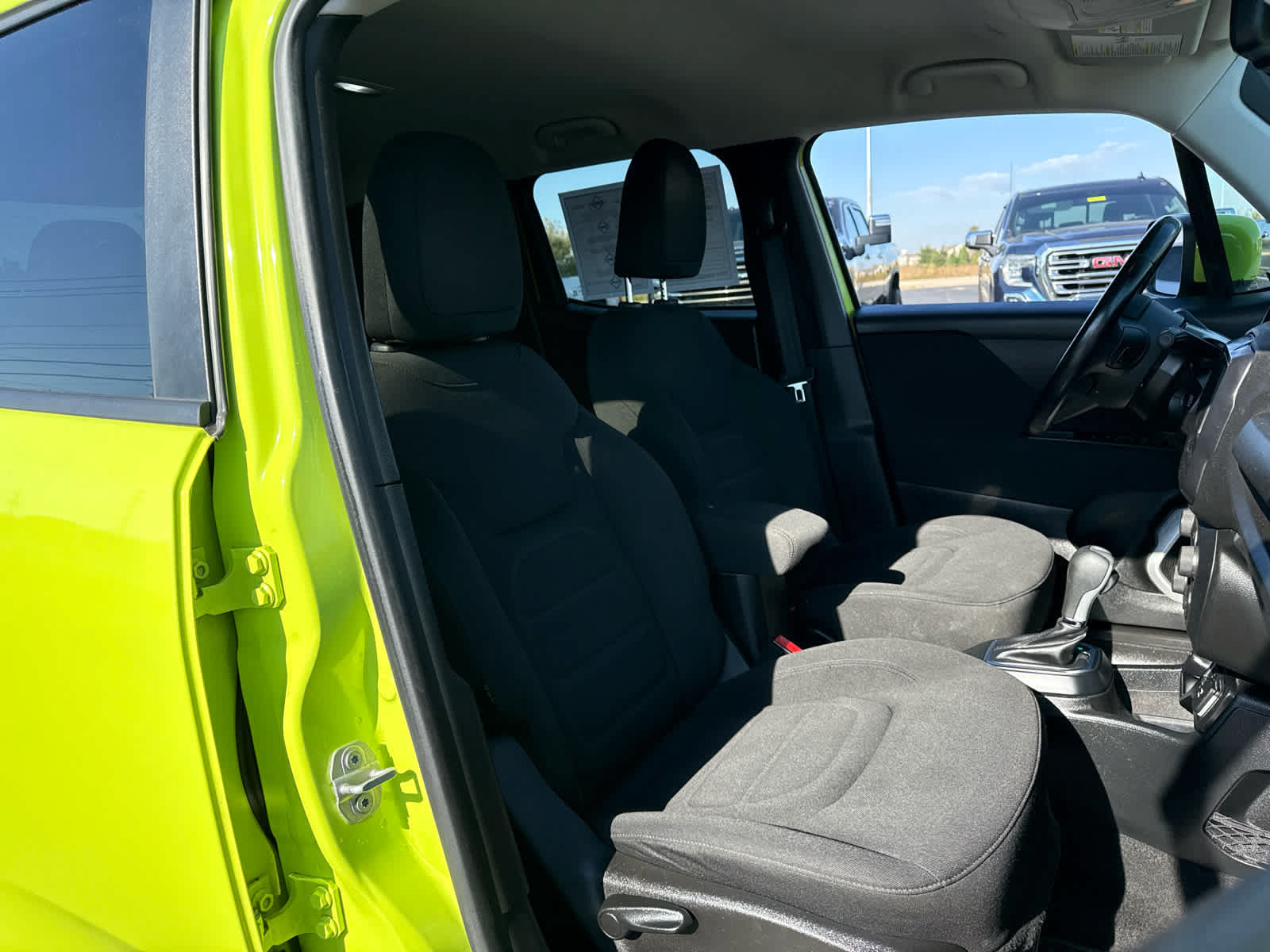 Used 2018 Jeep Renegade Latitude w/ Cold Weather Group FWD image 24