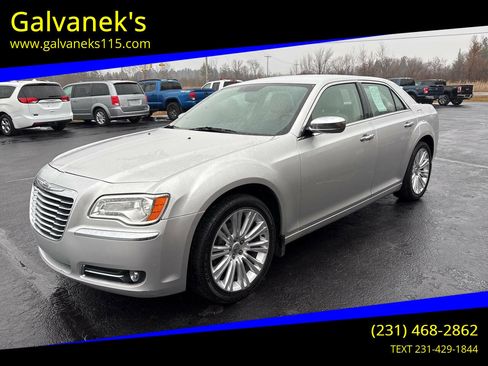 Used 2011 Chrysler 300 Limited image 1