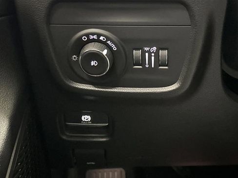 Used 2023 Jeep Grand Cherokee Limited w/ Luxury Tech Group II image 26