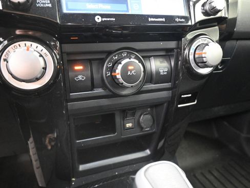Certified 2024 Toyota 4Runner TRD Off-Road Premium w/ Moonroof Package AWD/4WD image 30