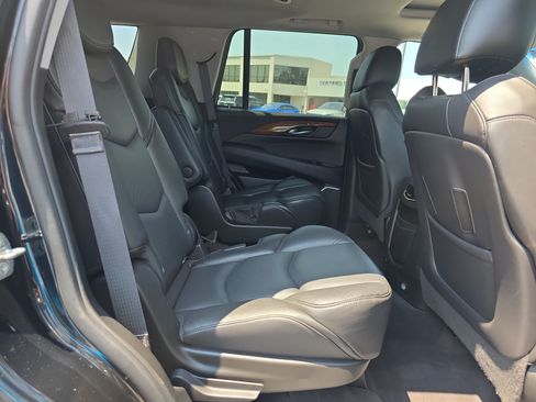Used 2020 Cadillac Escalade Luxury AWD/4WD image 15