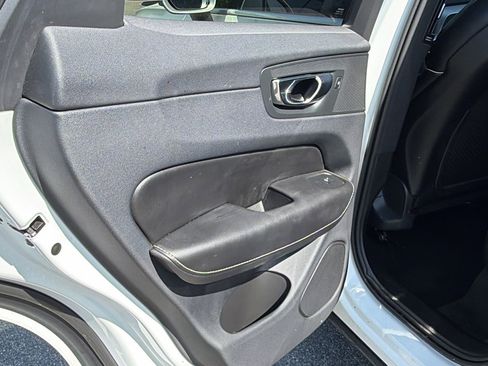 Used 2019 Volvo XC60 T5 R-Design w/ Protection Package FWD image 23