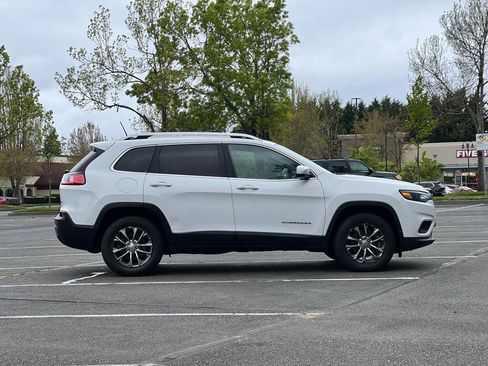 Used 2019 Jeep Cherokee Latitude Plus AWD/4WD image 24