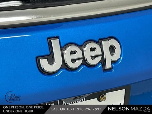 Used 2025 Jeep Compass Latitude image 17