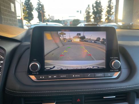 Used 2025 Nissan Rogue SV image 25