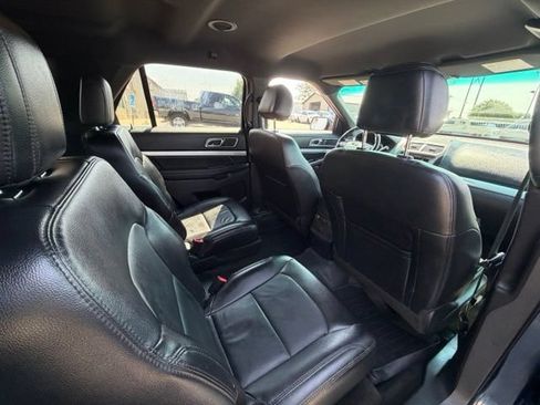 Used 2016 Ford Explorer XLT w/ Equipment Group 202A AWD/4WD image 11