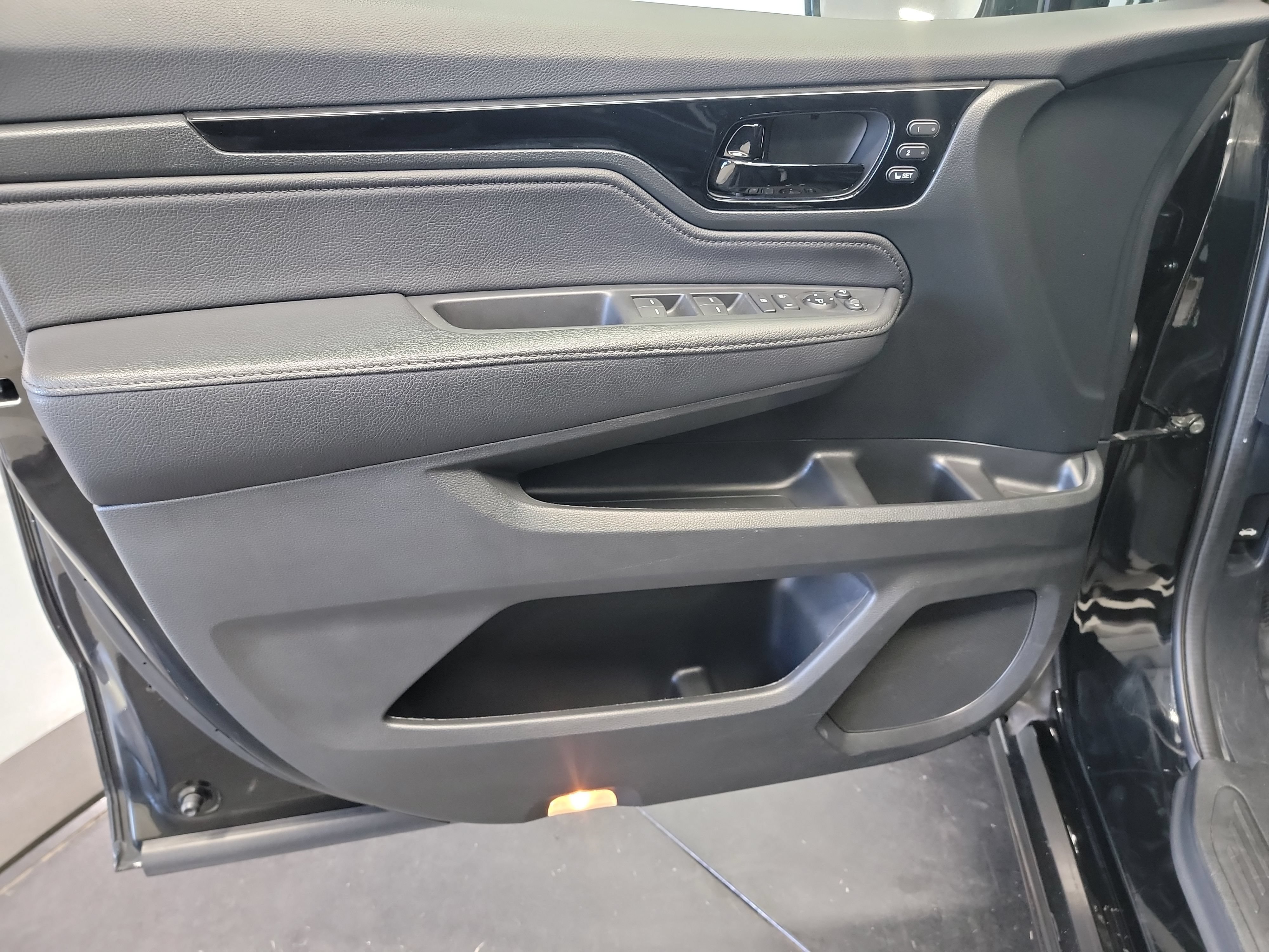 Used 2024 Honda Odyssey Elite image 13