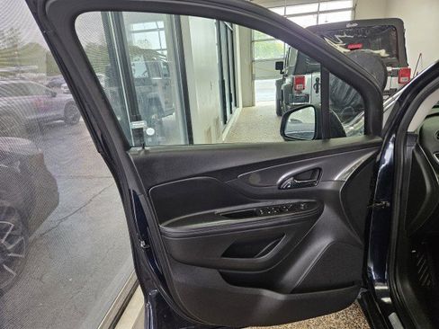 Used 2021 Buick Encore Preferred w/ Safety Package AWD/4WD image 17