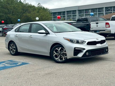Used 2020 Kia Forte LXS FWD image 2