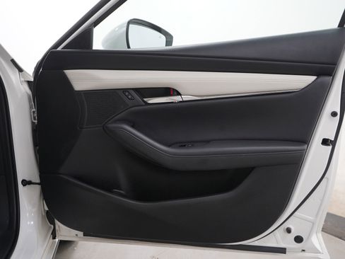 Used 2019 MAZDA MAZDA3 Sedan FWD image 9