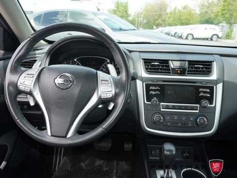 Used 2017 Nissan Altima 2.5 SR w/ Midnight Edition Package FWD image 2