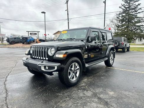 Used 2022 Jeep Wrangler Unlimited Sahara w/ Cold Weather Group AWD/4WD image 3