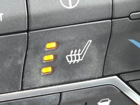 Used 2018 Jeep Wrangler Unlimited Sahara image 13