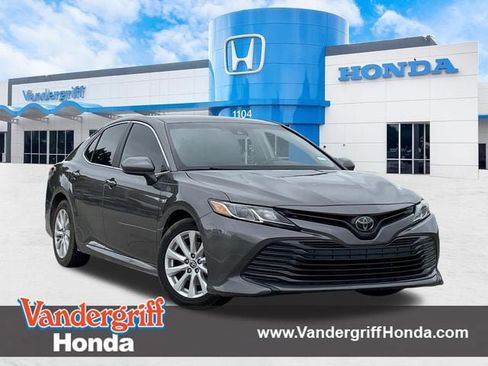 Used 2019 Toyota Camry LE FWD image 1