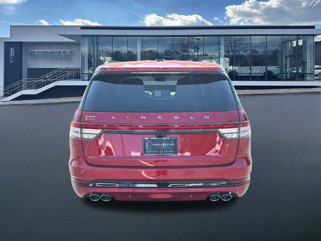 New 2027 Lincoln Aviator AWD w/ Jet Appearance Package image 7
