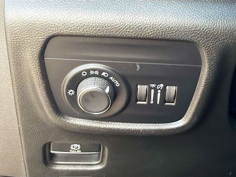 Used 2023 Jeep Grand Cherokee Altitude AWD/4WD image 32