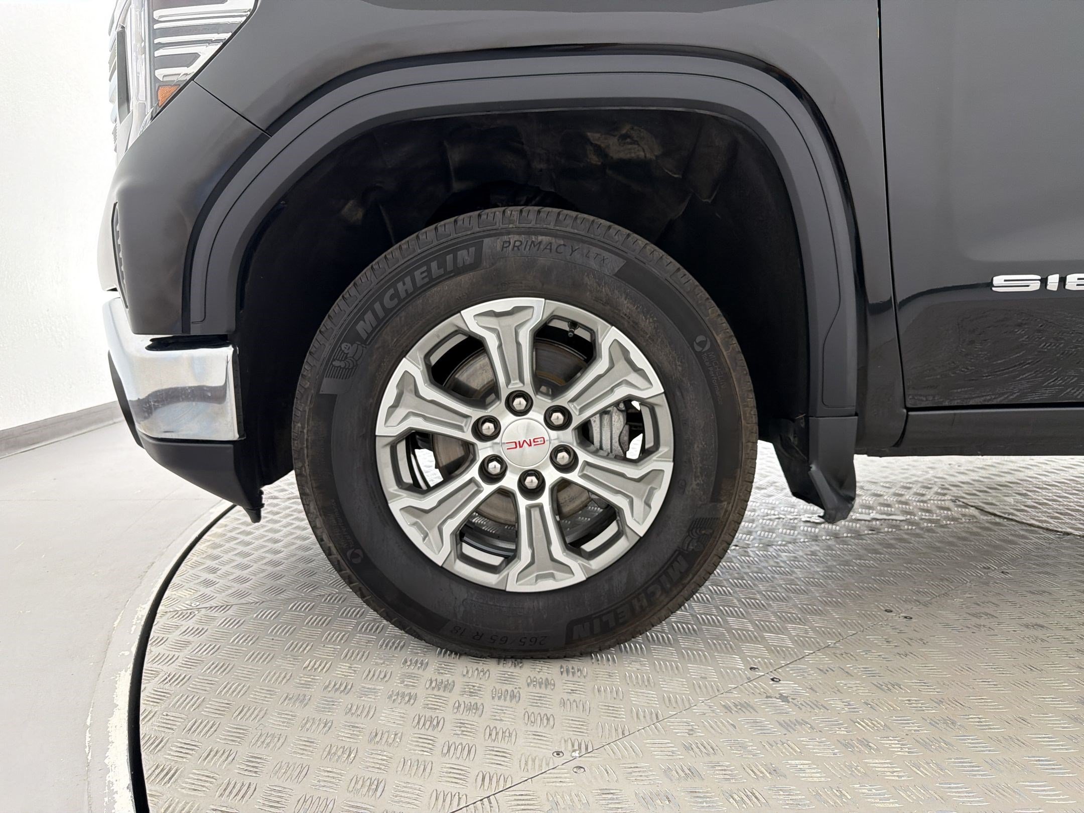 Used 2025 GMC Sierra 1500 SLT AWD/4WD image 12