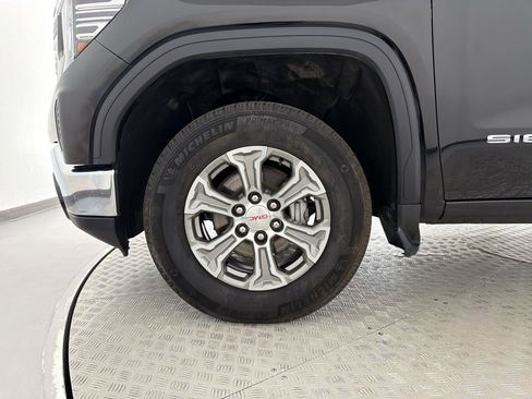 Used 2025 GMC Sierra 1500 SLT AWD/4WD image 12