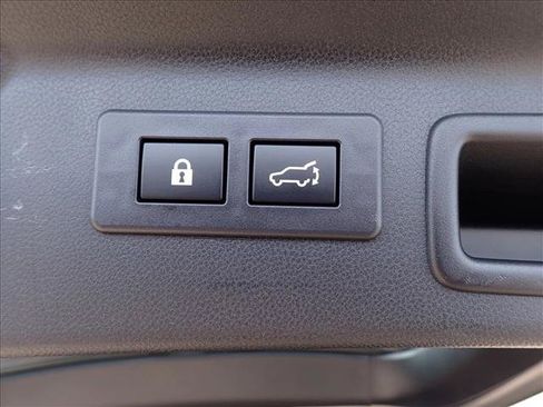 Used 2025 Subaru Forester Premium AWD/4WD image 9