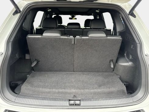 Used 2024 Volkswagen Tiguan SE R-Line image 35