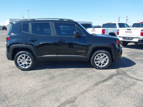 Used 2023 Jeep Renegade Latitude w/ Sun & Fun Group AWD/4WD image 2