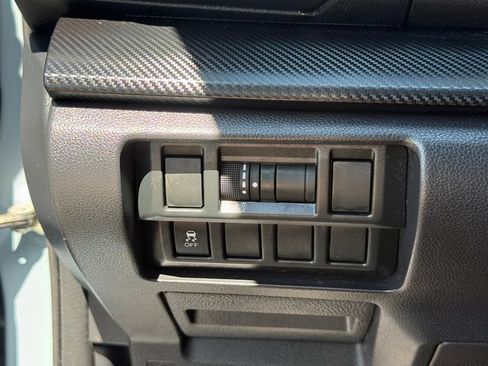 Used 2018 Subaru Crosstrek 2.0i Premium AWD/4WD image 16