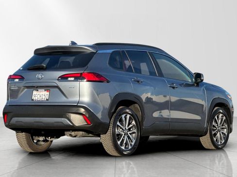 Used 2023 Toyota Corolla Cross XLE image 3