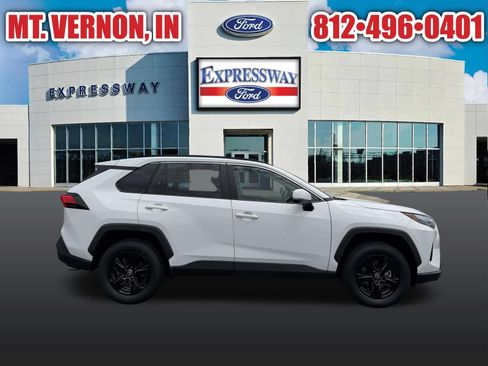 Used 2022 Toyota RAV4 XLE w/ Convenience Package AWD/4WD image 5