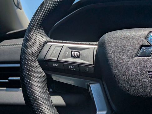 Used 2025 Mitsubishi Outlander SE AWD/4WD image 23