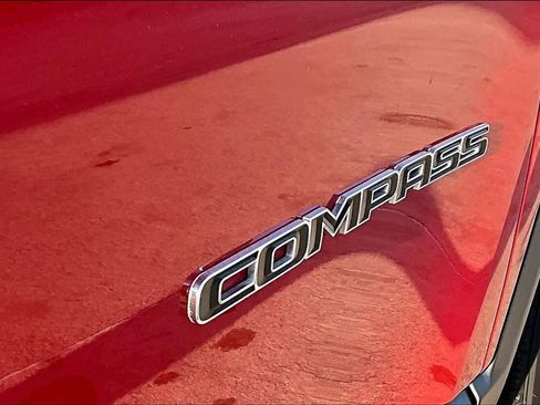 Certified 2024 Jeep Compass Latitude image 10