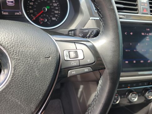 Used 2018 Volkswagen Tiguan SE w/ Panoramic Sunroof Package FWD image 22