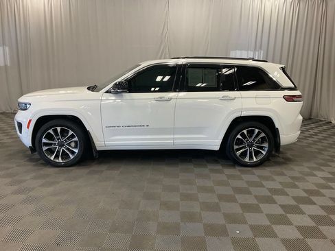 Used 2023 Jeep Grand Cherokee Overland w/ Luxury Tech Group IV AWD/4WD image 10