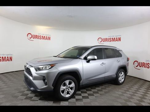 Used 2021 Toyota RAV4 XLE w/ Convenience Package FWD image 5